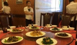 江苏官员饭店吃饭的视频爆料,奢华聚餐引发舆论热议